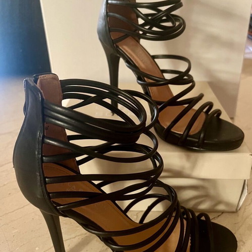La Bottine Souriante black sandals like new, high heels