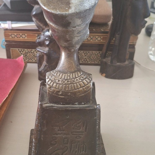 Bronze bust of Queen Nefertiti, Egyptian style