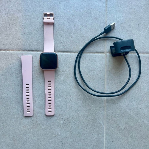 Fitbit Versa 2 watch like new, smartwatch with silicone straps