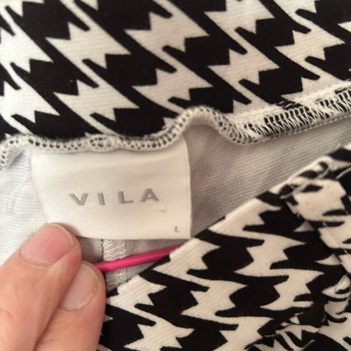 Vila elastic women's pants large like new, black and white