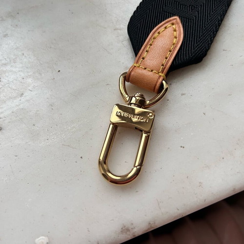 Louis Vuitton adjustable shoulder strap like new, black