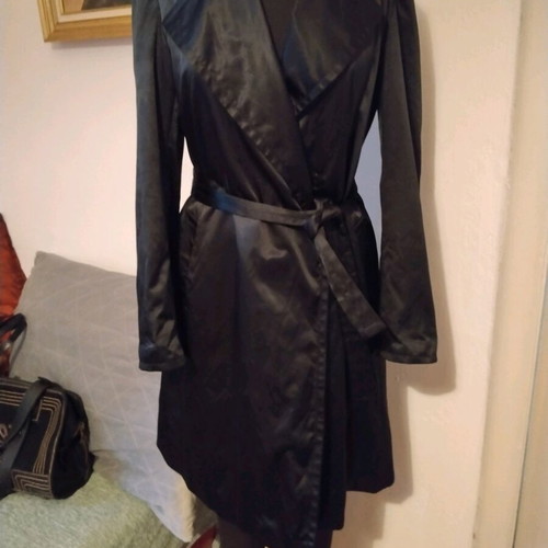 Zara black satin trench coat used, size M with lining