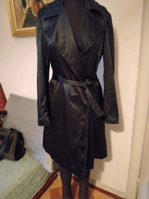 Zara black satin trench coat used, size M with lining