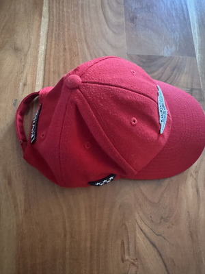 Jordan youth cap like new, size S, red