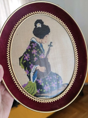 Embroidered geisha painting used with velvet frame