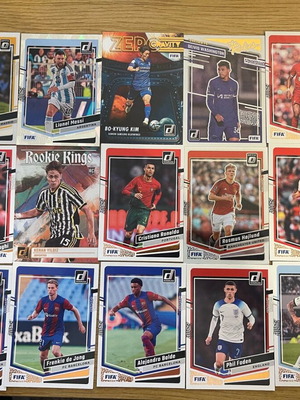 Soccer cards like new, 15-piece bundle