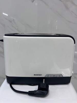 SilverCrest toaster with defrost and reheat functions