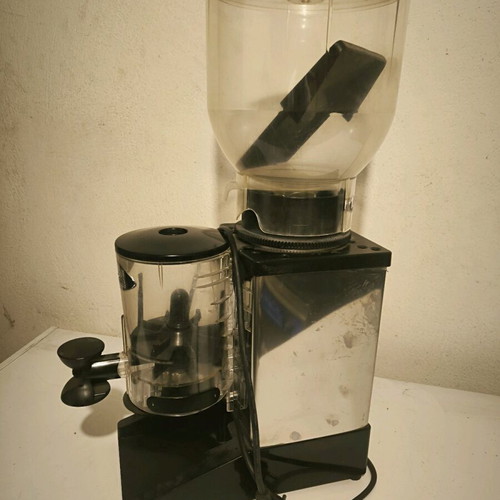 Espresso coffee grinder used with new blades
