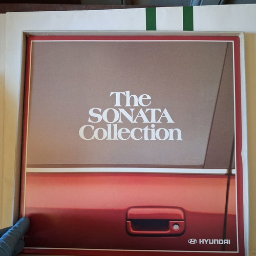 Hyundai The Best Seller Collection box set with 4 LP vinyl records like new