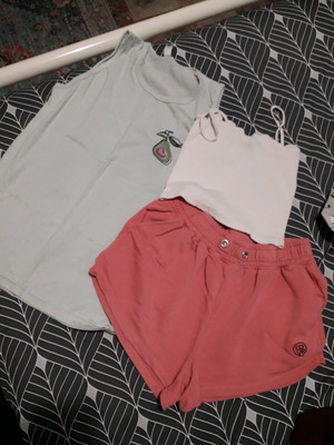 Set of 2 tops and shorts used, sizes S M