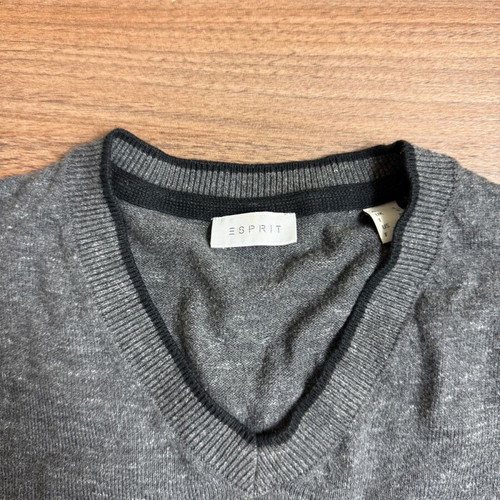 Men's Esprit grey V-neck sweater size M like new