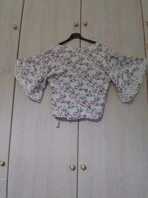 Shirt evaze tied at side size L like new Lui E Lei