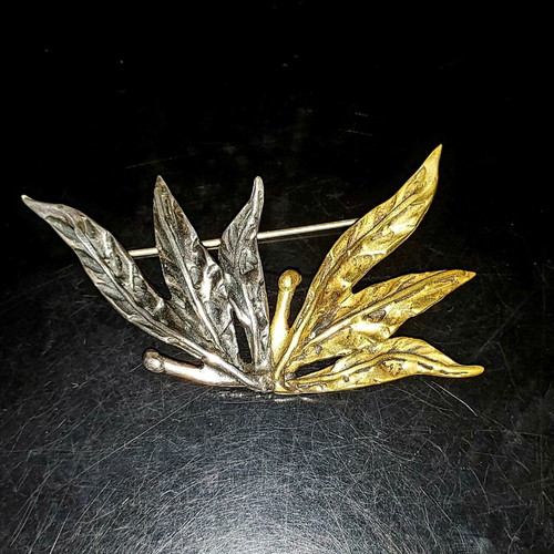 Vintage pin half silver half gold like new