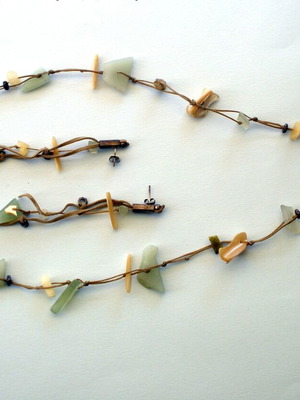 Aventurine with mother-of-pearl fashion jewelry set used