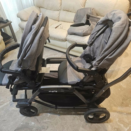 Twin stroller 3 in 1 with car seats like new