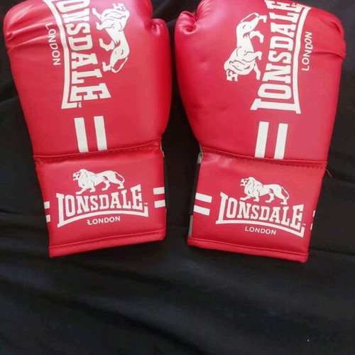Boxing gloves size S like new