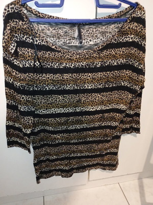 Animal Print Blouse size M like new, black and beige