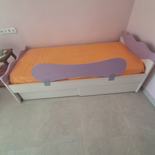 Children's bed with mattress, slightly used, 0.90 x 2.00 m
