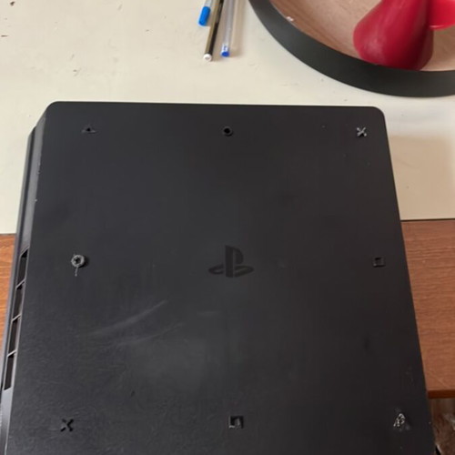 PlayStation 4 slim 500GB σαν καινούργιο με extra SSD 1TB και 6 παιχνίδια