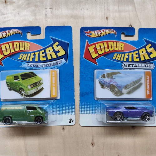 Hot Wheels Colour Shifters 2 cars set new condition
