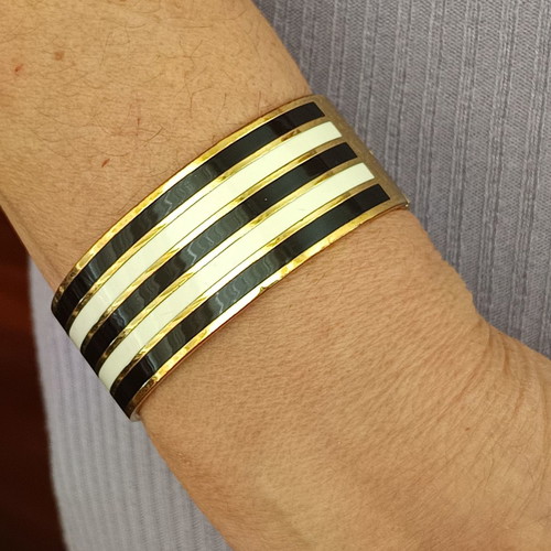 Juicy Couture three gold-tone bangle bracelets like new