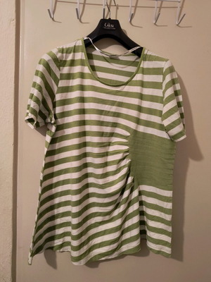 Striped t-shirt used, size XL