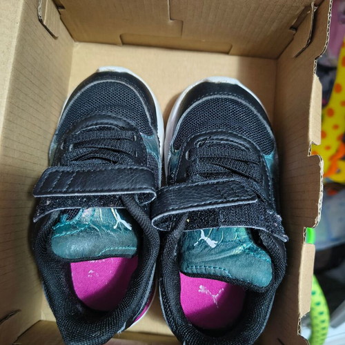 Girls' shoes used, various sizes and styles