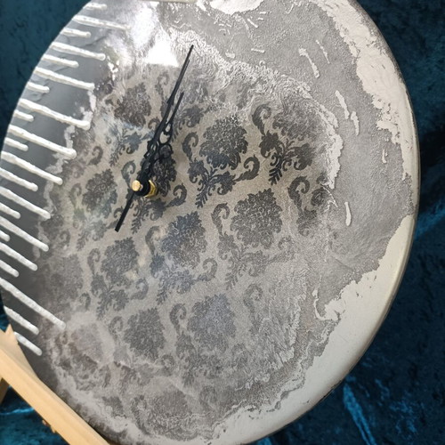 Handmade wall clock with liquid glass, new, 30cm diameter