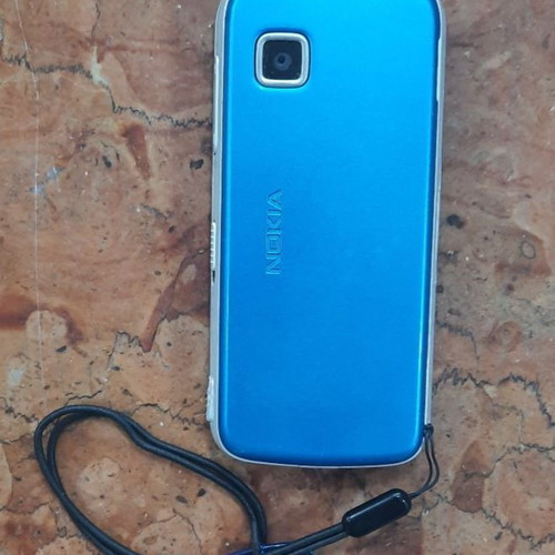 Nokia 5230 128MB white with pen and charger like new