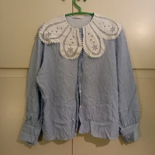 Sfera shirt with impressive large white collar like new, M/L