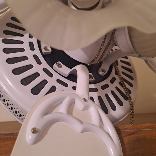 Ceiling fan vintage white with 4 glass flower lights like new