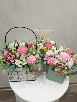 Scented soap flowers new with ceramic watering can and metal basket