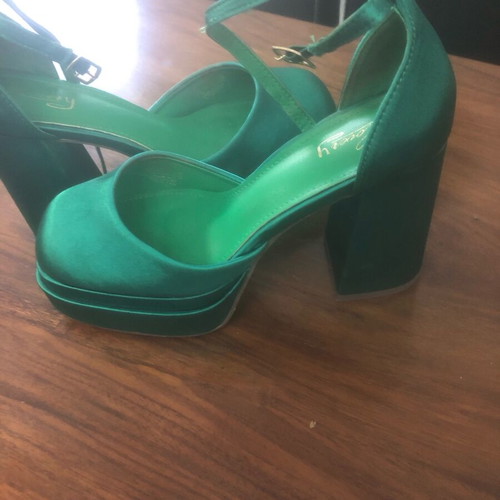Women's satin green shoes like new, size 40