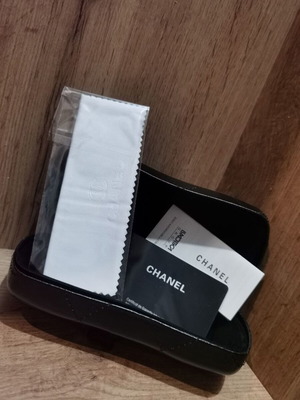 Γυναικεία γυαλιά ηλίου Chanel καινούργια, πλήρες σετ