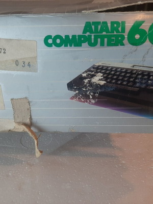 Atari 600 XL computer like new, complete in box