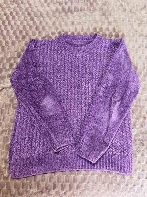 Women's purple sweater like new, one size