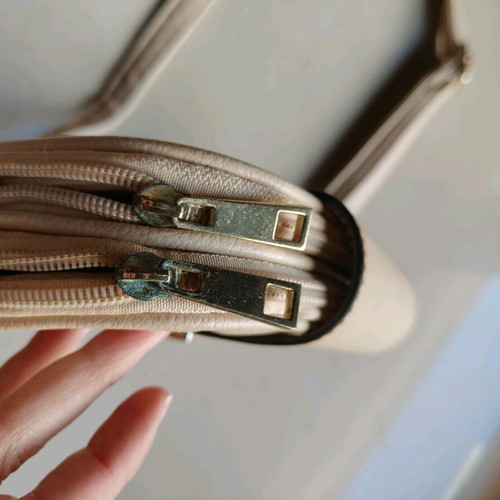 Shoulder bag used beige with dimensions 21×16