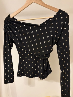 Benissimo blouse like new, size small, black, open shoulders