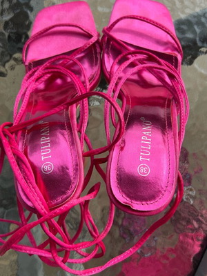 Fuchsia satin high-heeled sandals like new