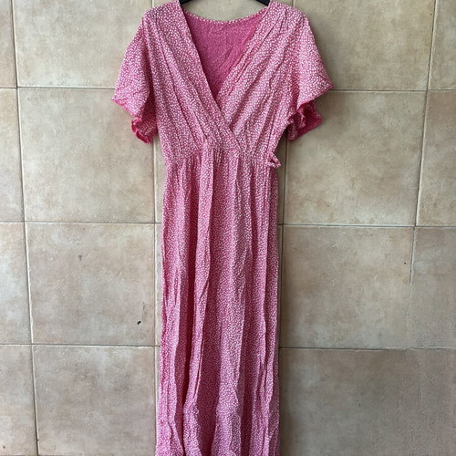 Pink dress new, fits up to large