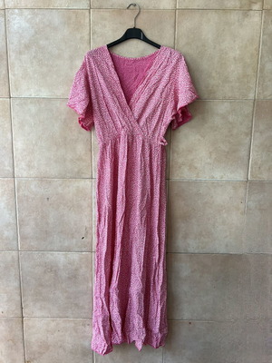 Pink dress new, fits up to large