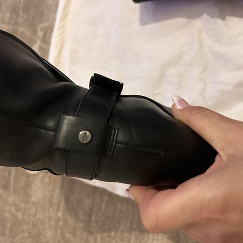 Ugg Australia leather ankle boots size 35 like new, warm lining