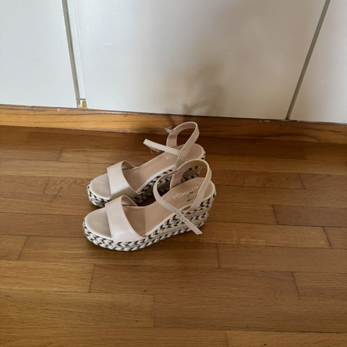 Tsoukalas Shoes beige platform sandals like new, size 39