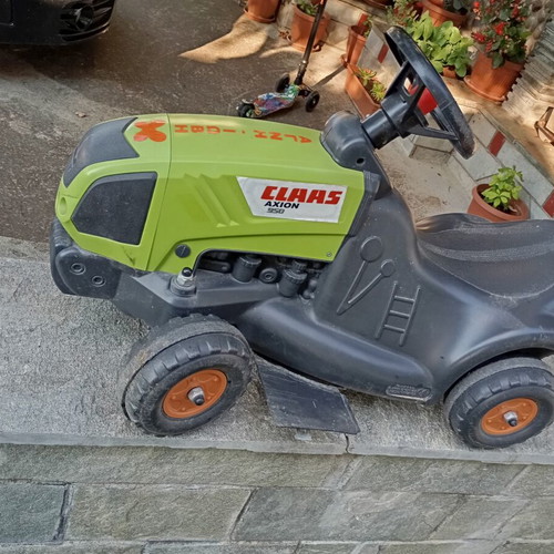 Class Tractor ride-on toy like new