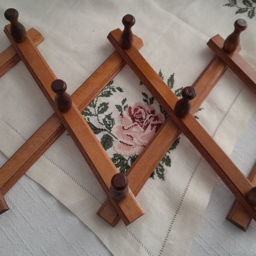 Wooden Folding Wall Hanger Vintage Style with 10 Hooks like new