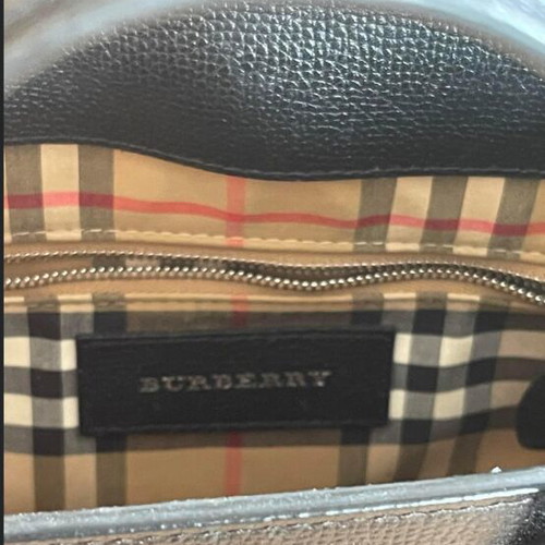 Burberry τσάντα χιαστί δερμάτινη μεταχειρισμένη με φθορές