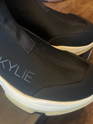 Sneakers Kendall + Kylie like new, size 38, black