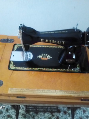 Daimot sewing machine used, foot-operated, very good condition