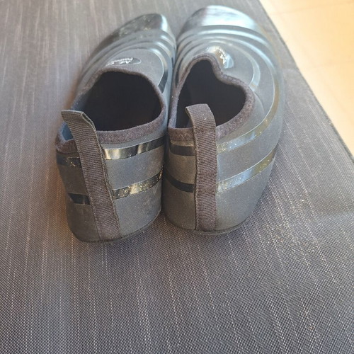 Black water shoes size 45, like new, sock style