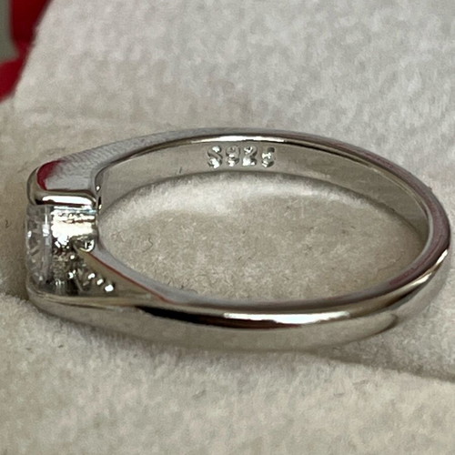Silver 925 ring new, size 6, silver color